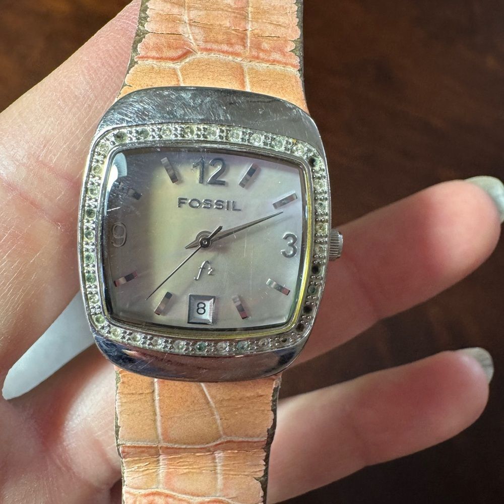 Vintage Fossil Women’s Watch ES-9720 – Peach Croc Leather Strap, Mother of Pearl